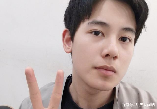 胡先煦更新动态,瘦下来的他,呼吁美食快到自己身边来!