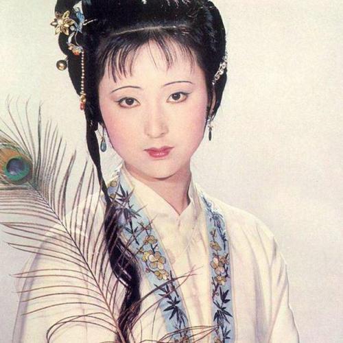 36年前《红楼梦》采访资料,陈晓旭符合你心中林黛玉的形象吗