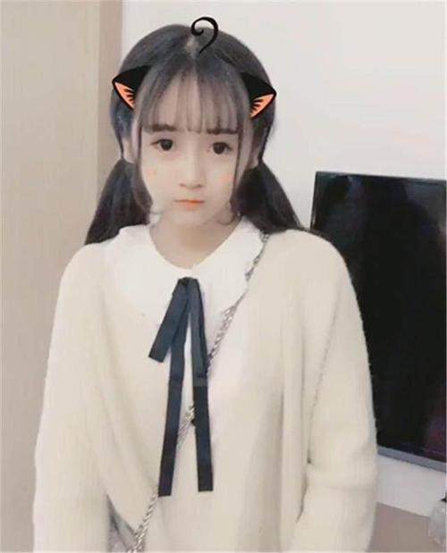 实拍00后初中女孩不上学拍视频想当网红还想在网