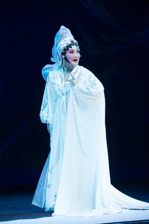  p>秦腔古代戏《再续红梅缘》由知名女作家西岭雪编剧,国家一级导演