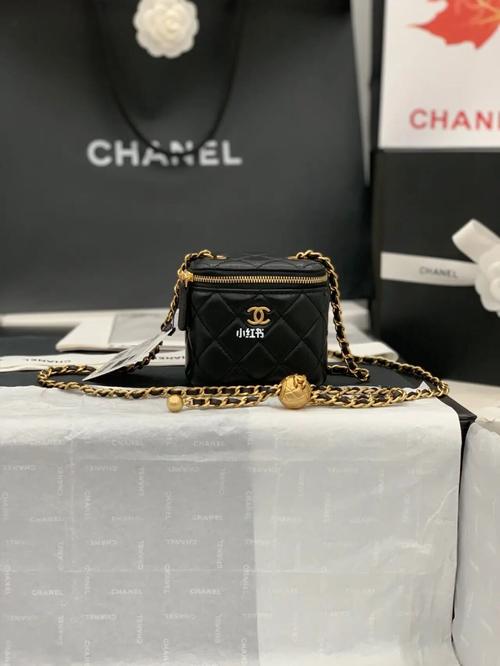 chanel 化妆包_化妆包_香奈儿怎么样_口红_手包_肩带