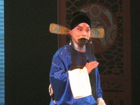 (上海淮剧团青年演员 张华)