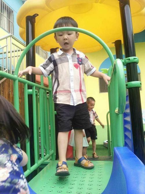 赵晨皓小朋友在红旗幼儿园的快乐时光 - 美篇
