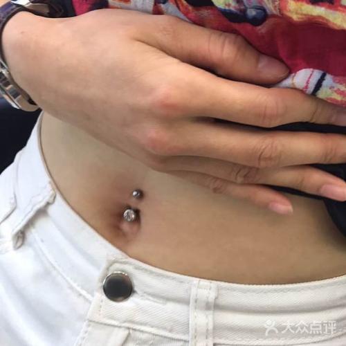阿琴专业穿耳洞打肚脐钉穿孔