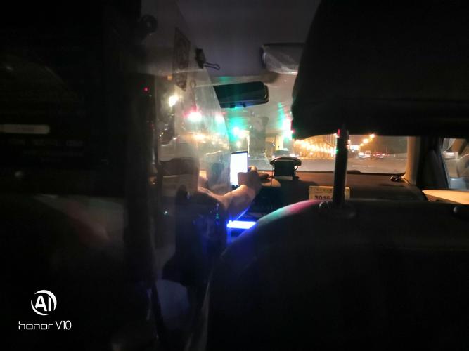 22:00多打车回家