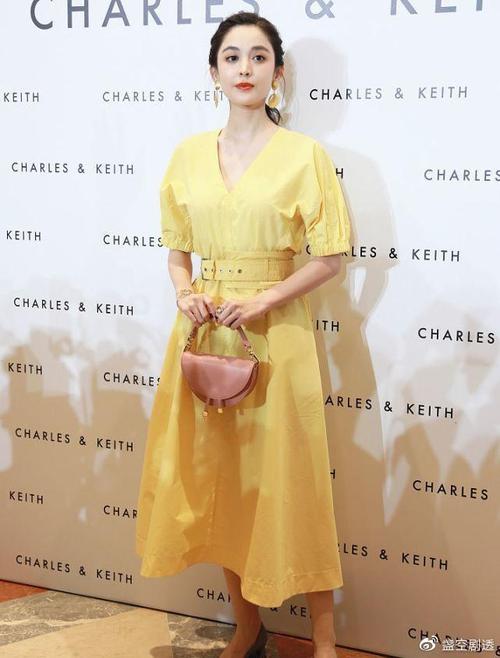 古力娜扎胖点更好看了嫌v领裙暴露特意配薄纱内搭穿出高级感