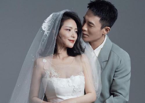 杜淳老婆王灿晒美照,被网友吐槽太自恋,正面回怼并力挺老公杜淳