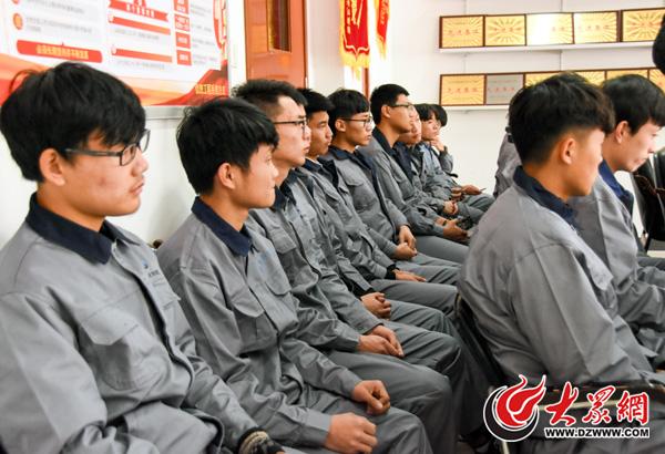 吴永刚书记总结发言,他对学院开门办学,服务威海地方经济表示要