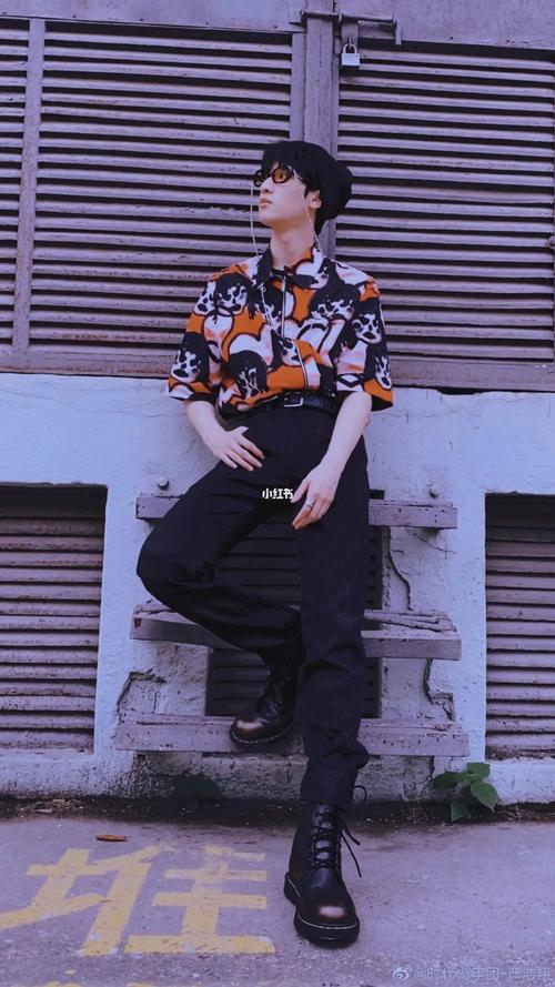 严浩翔|壁纸_严浩翔_壁纸_素材_壁纸