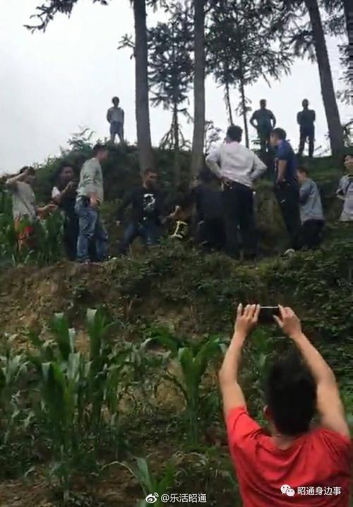 昭通双河村发生一起恶性杀人案,被害者当场