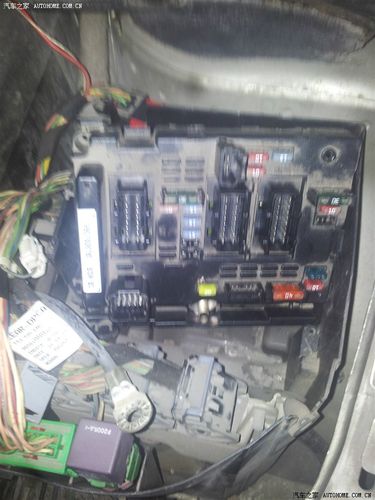 第一次拆保险丝盒!多图._标致307