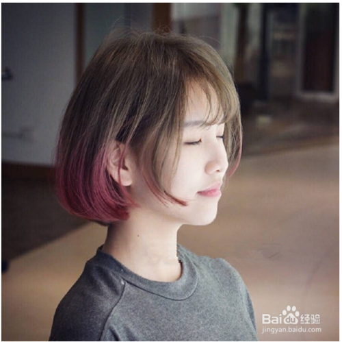 时尚/美容 > 美发  1 深浅亚麻色挑染   挑染发色在短发中也极大受