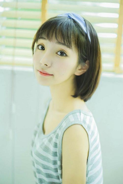 清纯短发大眼美女居家可爱唯美写真