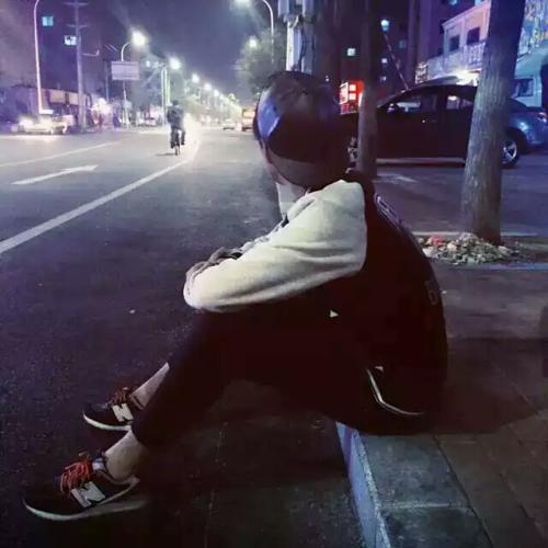 qq头像男生冷酷帅背影