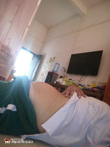 16周的肚子,睡平就是这样的,站起来又显得很大,睡着感觉有点小了