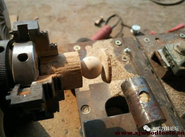 木友恶魔特使自制木工车床终于竣工了,看图