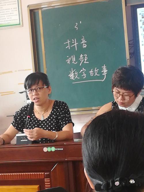 李春霞老师评价 : 刘馨老师设置的小组合作学习,变被动为主动,充分