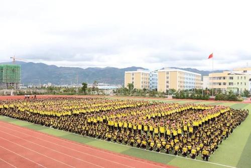 向成长致敬——蒙自山师华清中学2020级新生军训闭营