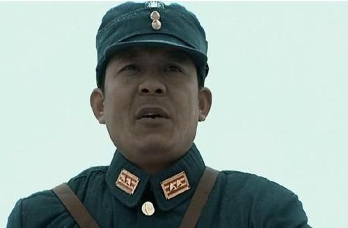 亮剑:难怪钱伯钧对决时会输,你也不看看楚云飞手上拿的什么枪!