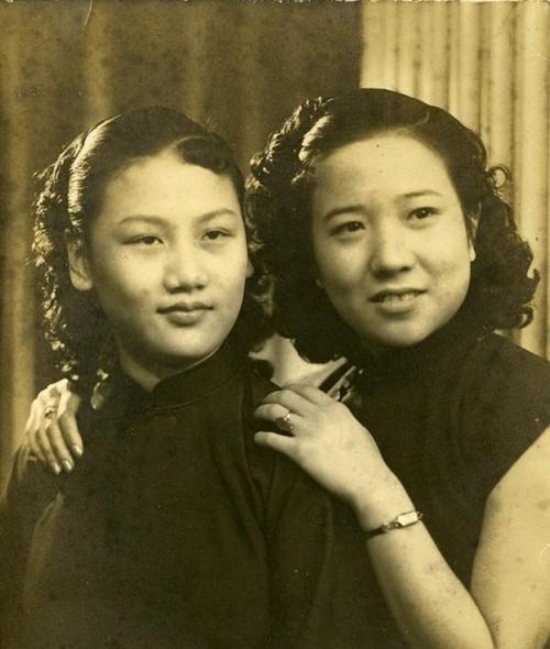 一组老照片:旗袍30年代中国妇女的标准服装,女子穿上