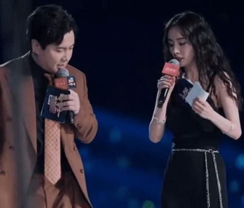 "一千零一夜"舞台,杨幂下台阶扶了个寂寞,沈腾暴露直男本质