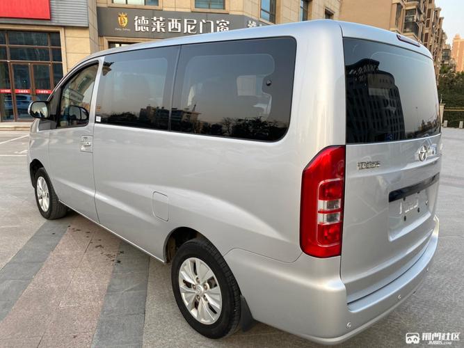 七座江淮商务车