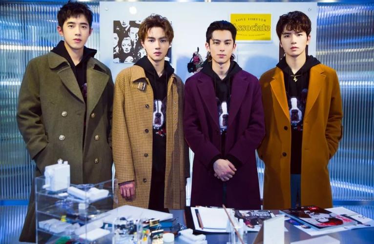 从左至右:梁靖康,官鸿,王鹤棣,吴希泽