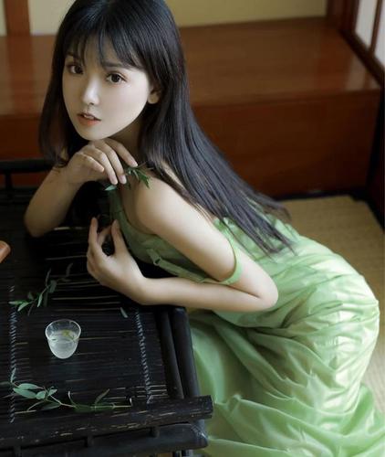 有种"惊艳"叫"绿茶系"美女,又纯又媚,难怪异性缘这么