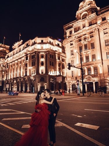 上海外滩婚纱照,夜色与你一样撩人_外滩_婚纱照_婚纱