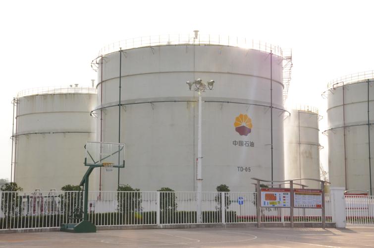 11月3日,开发区组织中石油油库开展危险化学品应急救援演练