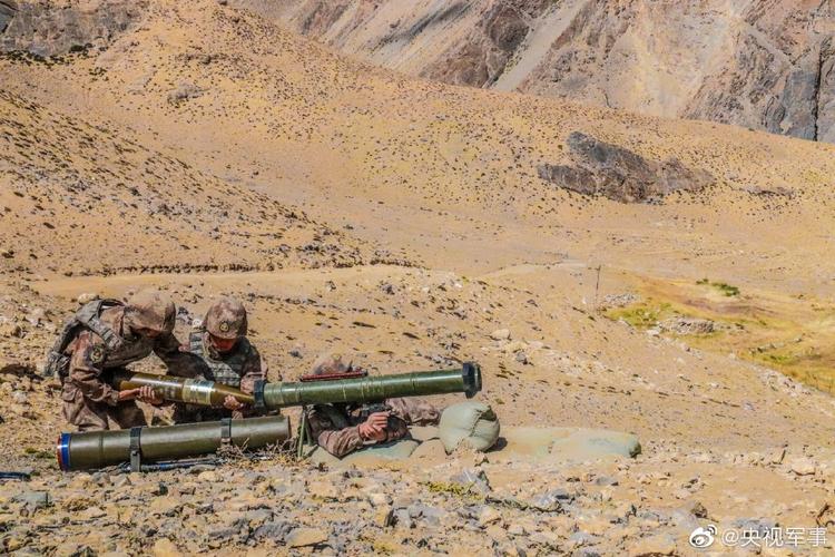 国产98式120毫米火箭筒完整发射过程