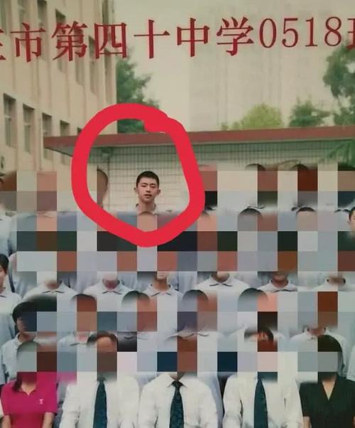 邓伦中学时寸头发型曝光,简直a爆了!吴亦凡,蔡徐坤都得靠边站