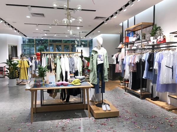 丹比奴女装品牌实体店