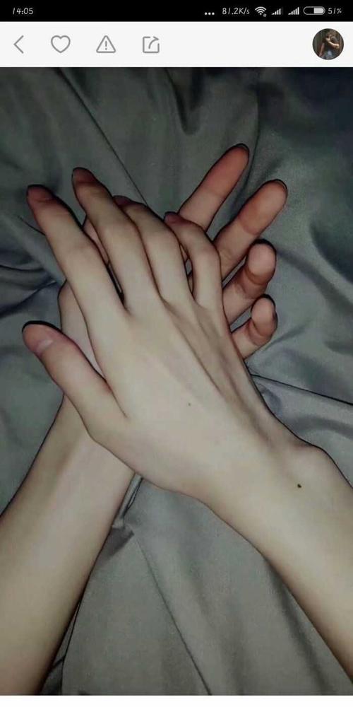 有没有好看的男生锁骨或者手的照片能当背景图的那种66