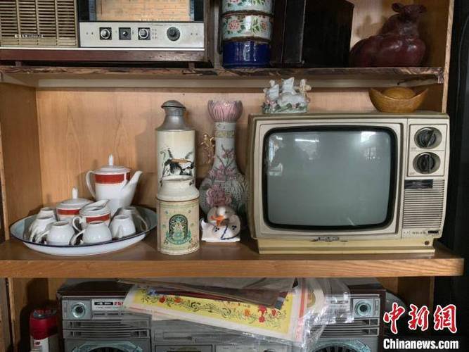 满满年代感 广西南宁摊主攒"藏宝圣地"收藏老物件