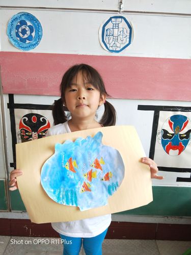 学习油水分离的绘画方法,能巧妙的利用油画棒等绘画工具进行创作.