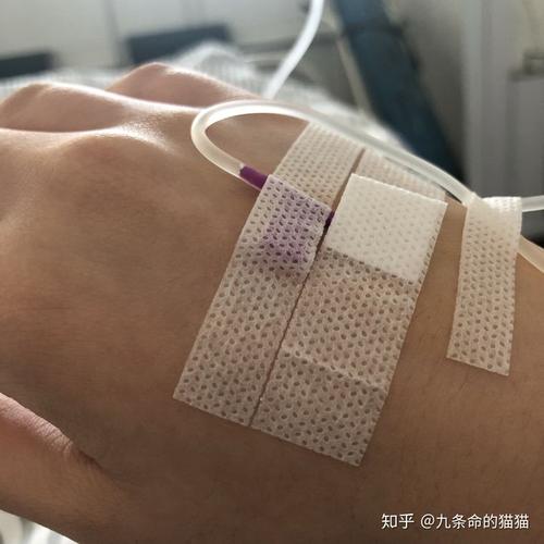 第十张是打点滴的照片,当时拍它纯粹是因为想下次感冒请假用,虽然半年