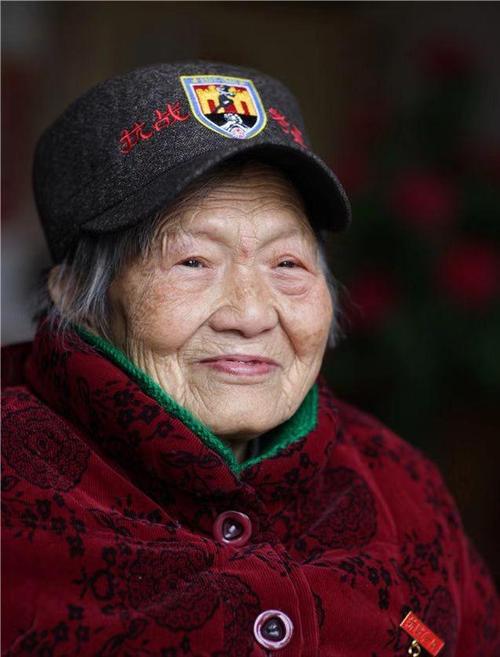 湖南百岁抗战女兵,时隔73年再次见到丈夫,一眼认出后泪流不止|杨平