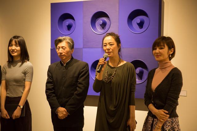 从左至右:孙一钿,范迪安,章燕紫,樊荣 三个艺术家呈现了三种不同的