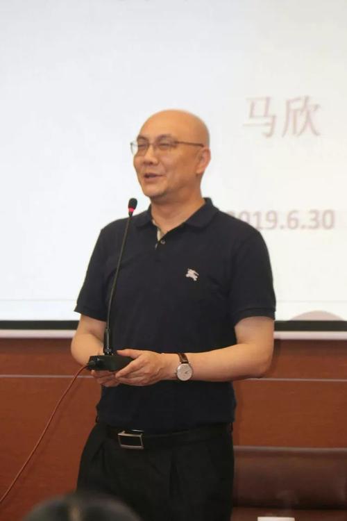 观摩重庆大学马欣教授的朗诵.