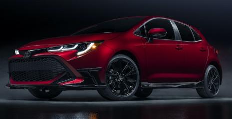 新的2021年丰田卡罗拉掀背车特别版看到红色而不是黑色