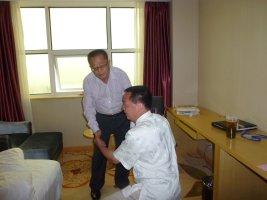 李凤跪拜恩师刘国胜