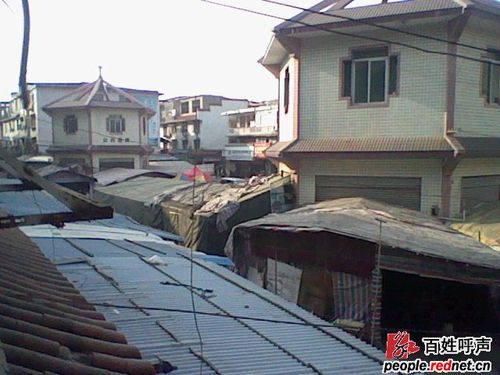 烧烤摊成堆,南县湘鄂边广场情景堪忧!(图)