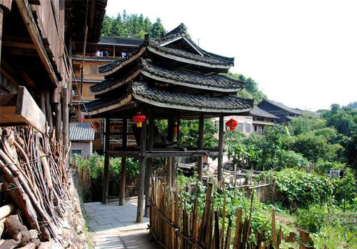 不落锁的大门见证了侗家人的信仰——萨崇拜:侗族家人不许偷;枯井,古