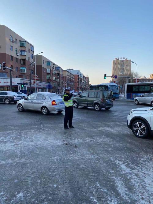 抚顺交警支队全力做好强雨雪恶劣天气交通管理工作