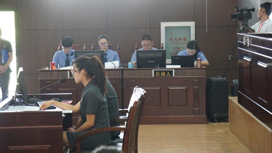 楚雄市人民检察院依法出庭支持公诉 一起33人的黑社会