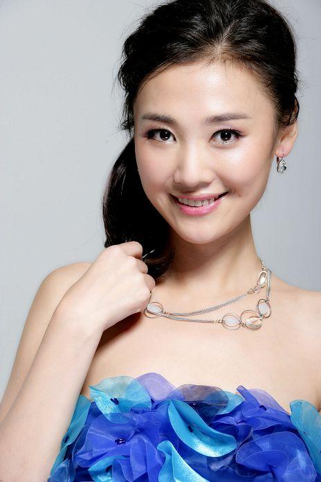 6779.【组图】楚楚动人古今美女(16张)