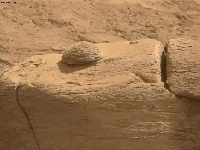 好奇号火星发现圆球,是智慧生命的遗迹,还是大自然的鬼斧神工?