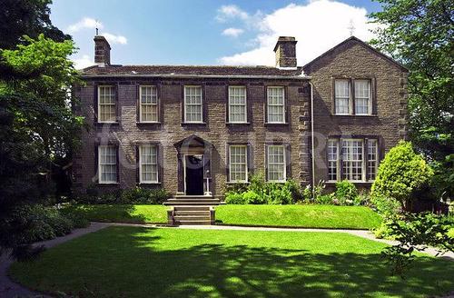 勃朗特三姐妹故居