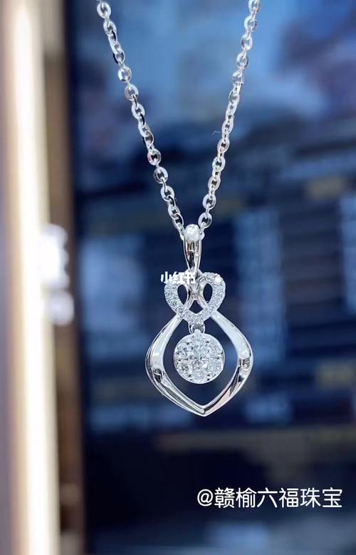 【六福珠宝】钻石吊坠～亮聚系列 钻石吊坠寓意守护爱情 它代表着对